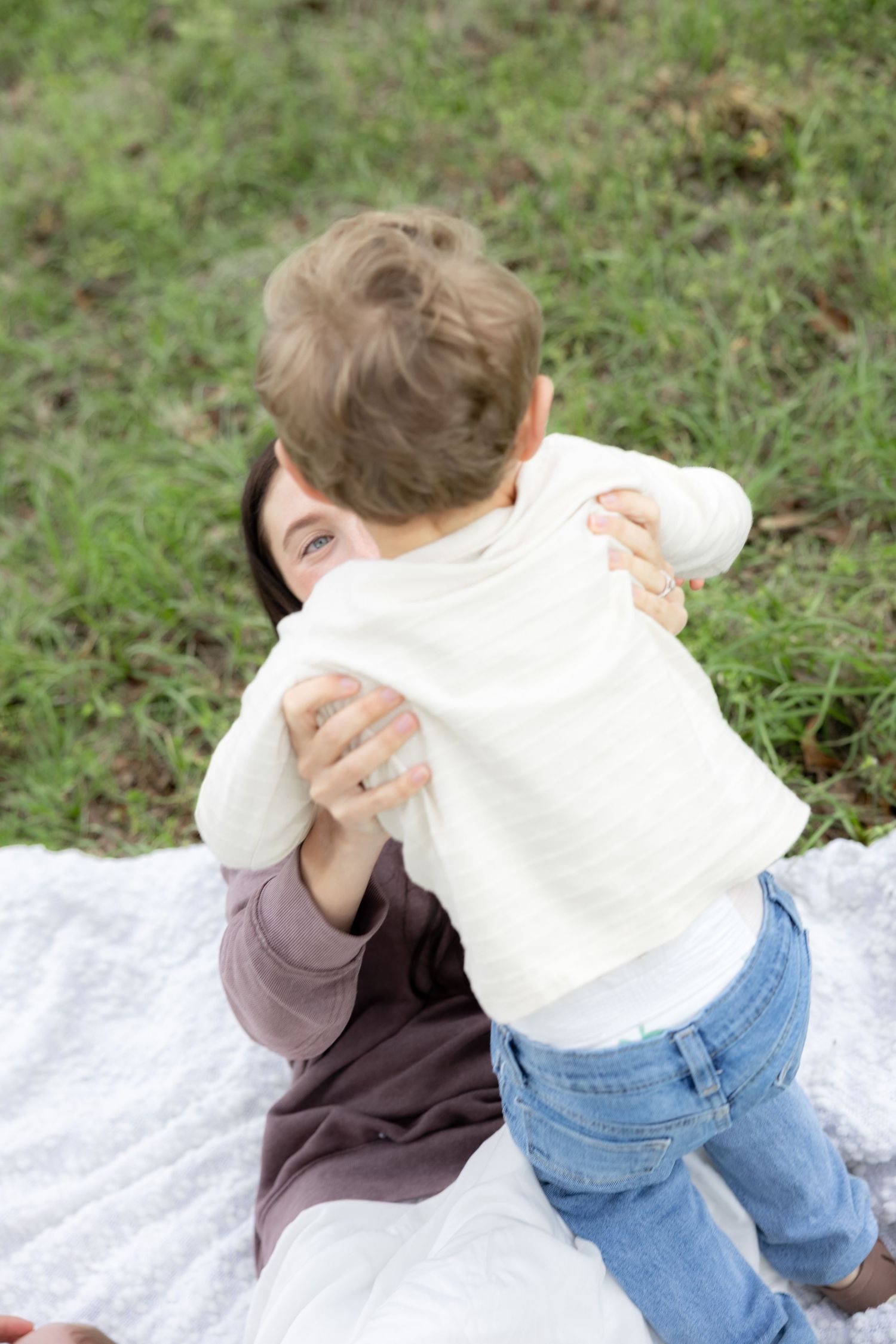 Candid family photos in a grass field | Dothan, Alabama Lifestyle Portrait Photographer