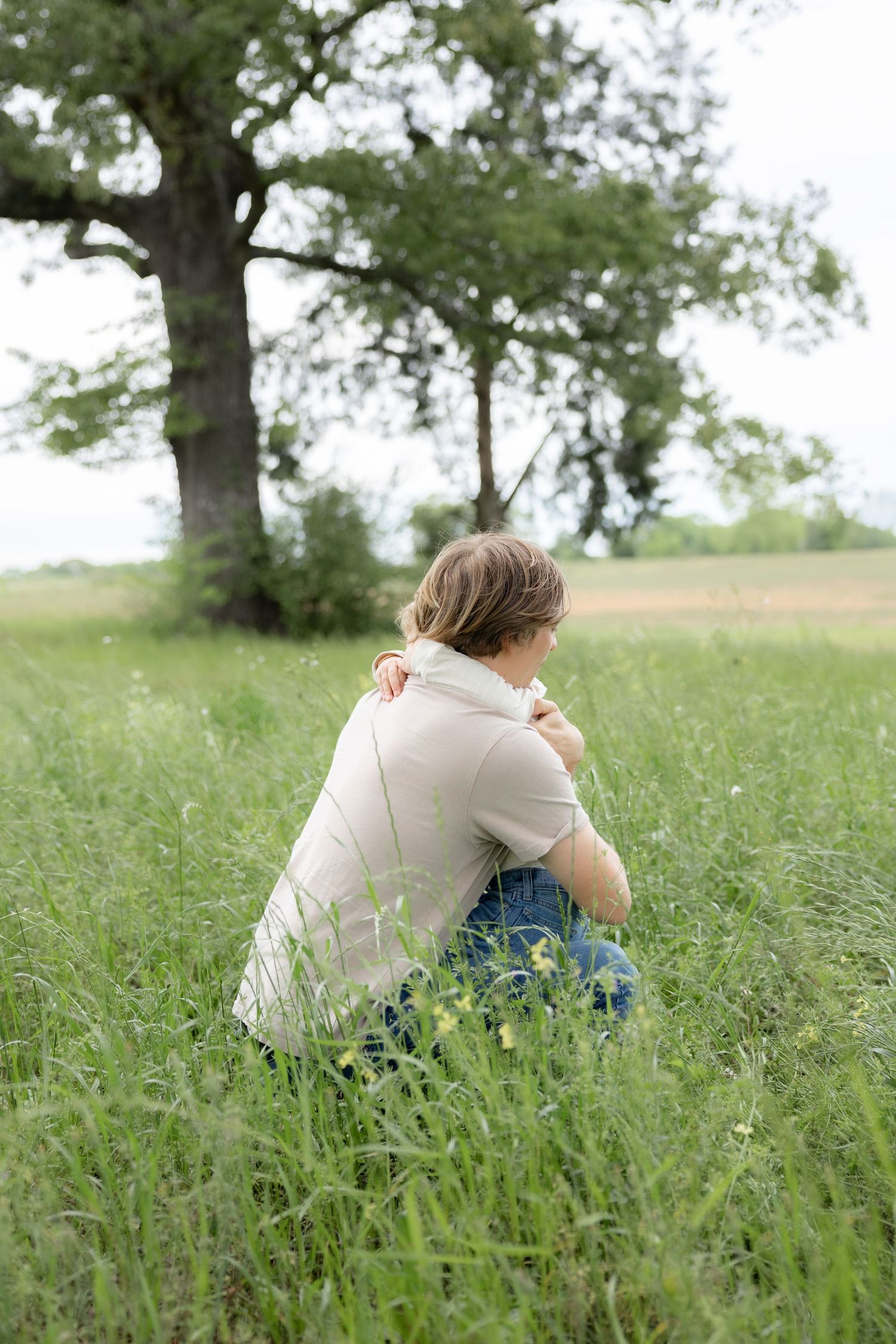 Candid family photos in a grass field | Dothan, Alabama Lifestyle Portrait Photographer