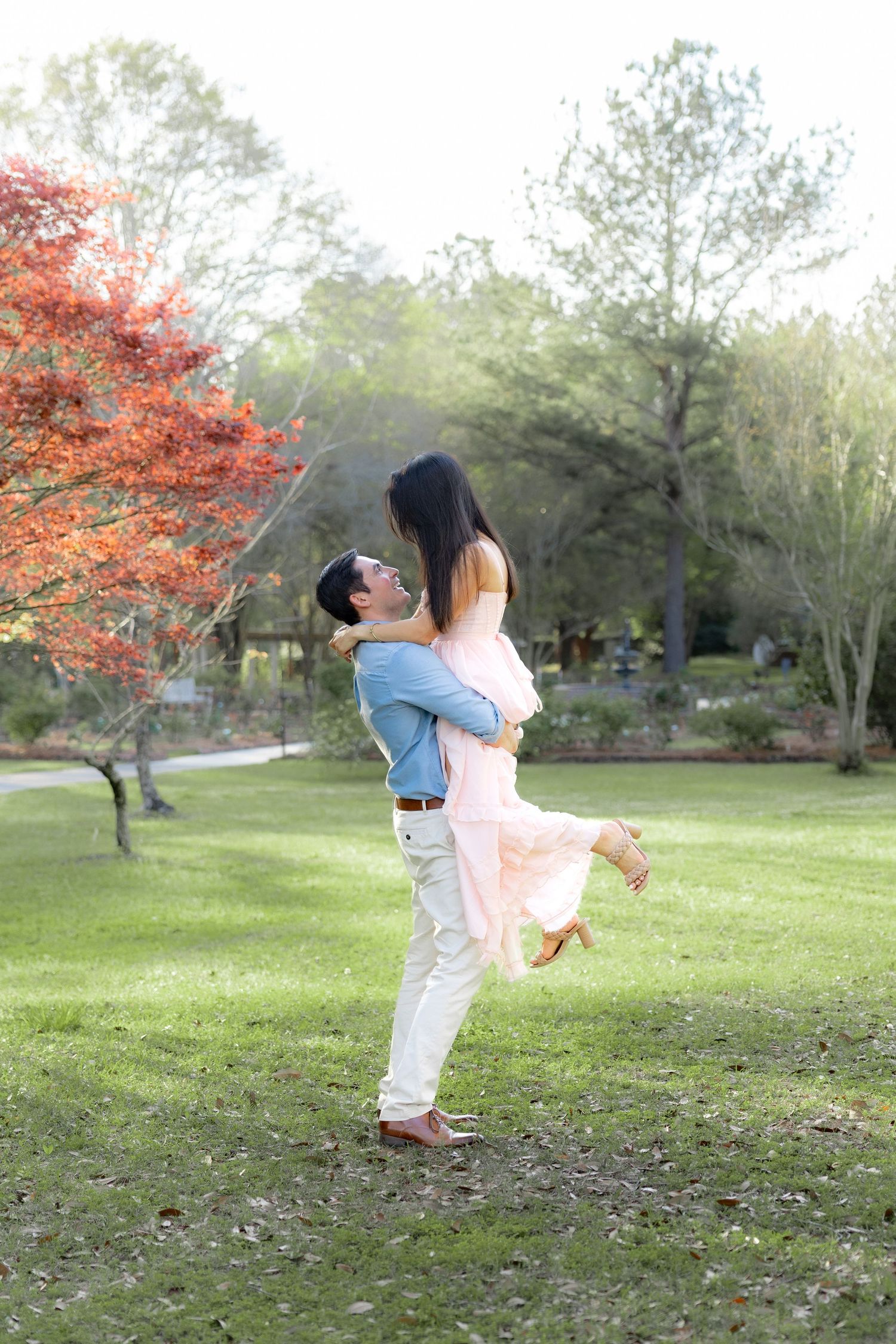 Romantic Spring Couple Photos at Dothan Area Botanical Gardens in Alabama