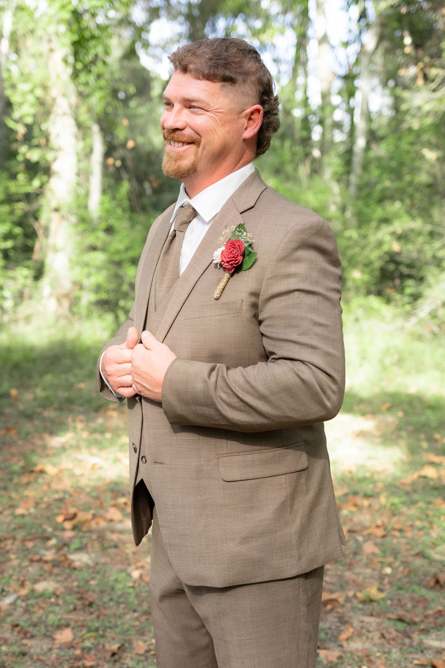 Groom getting ready for his wedding at Hilltop Acres Wicksburg, Alabama