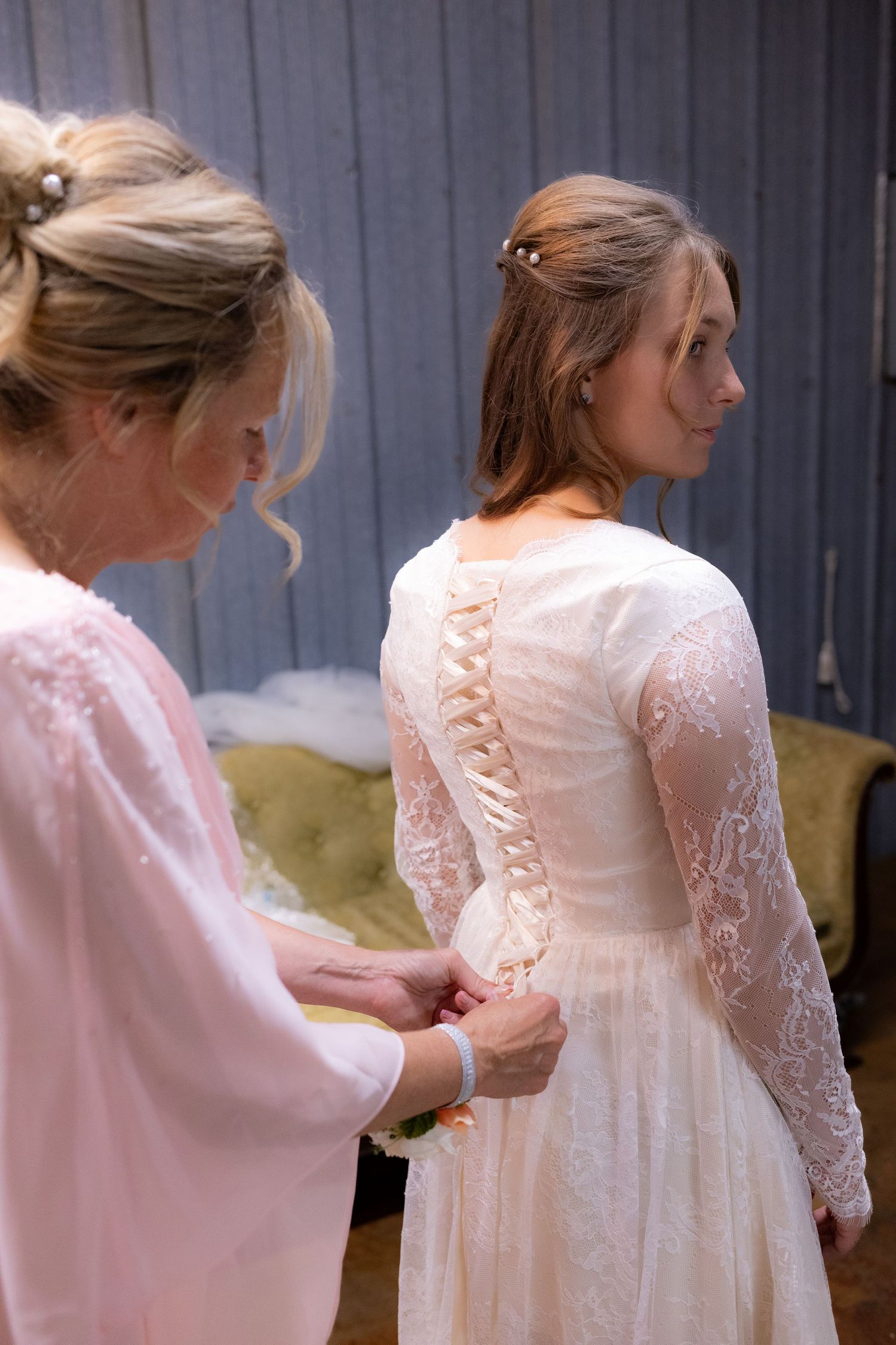 Bride getting ready at wedding venue Dalrymple Farms Enterprise, Alabama