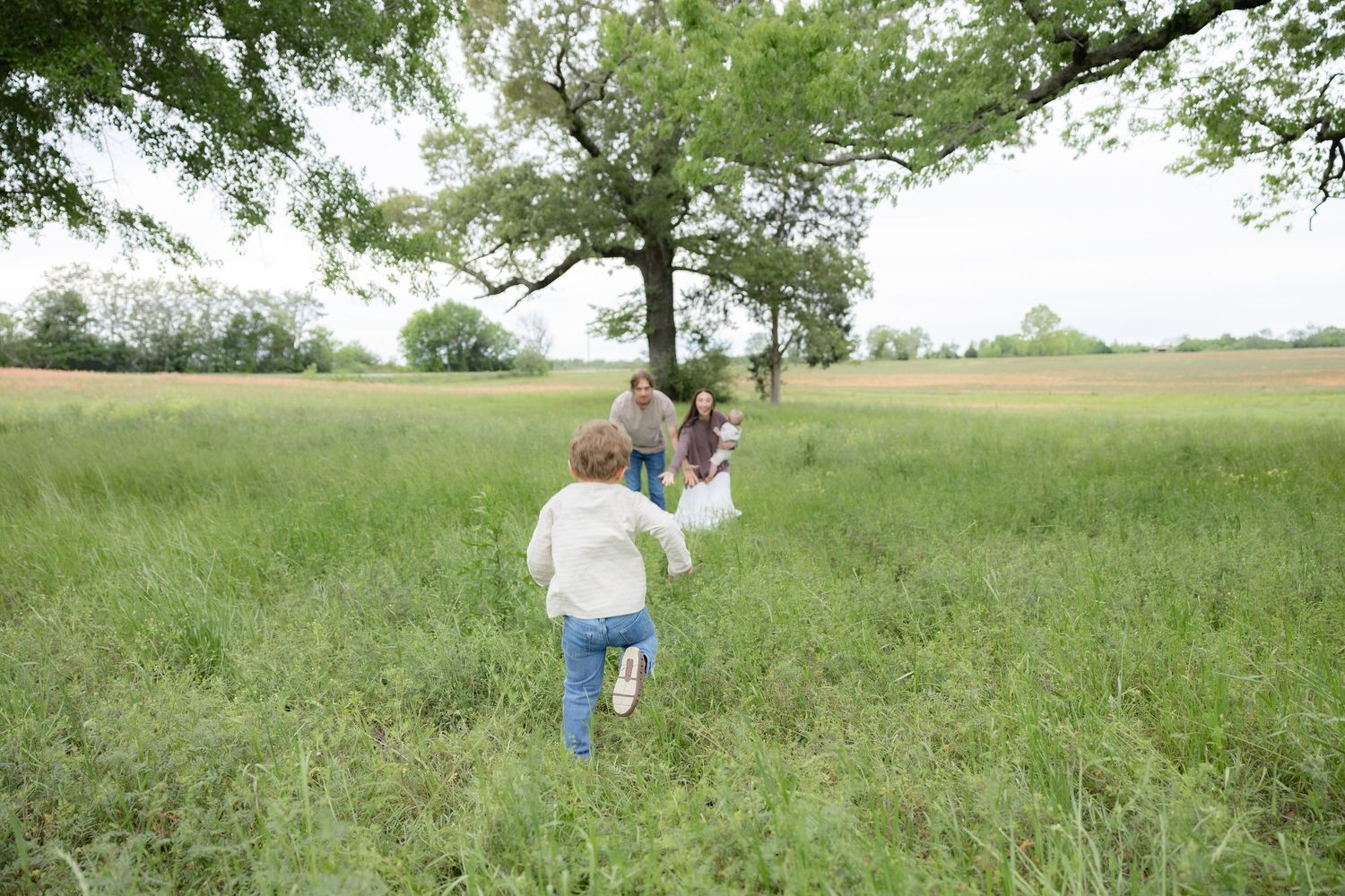 Candid family photos in a grass field | Dothan, Alabama Lifestyle Portrait Photographer