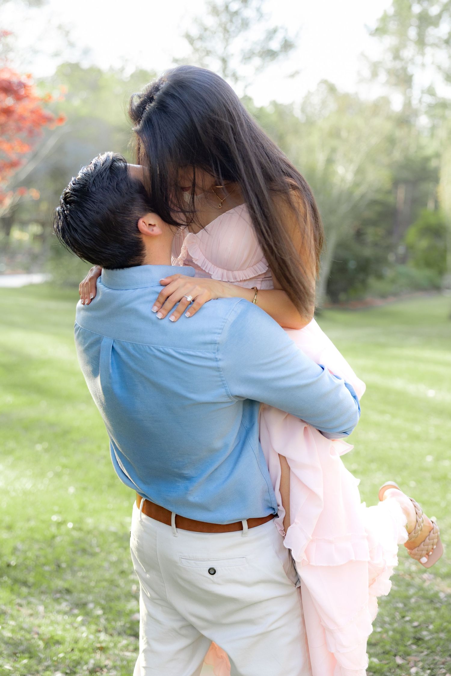 Romantic Spring Couple Photos at Dothan Area Botanical Gardens in Alabama