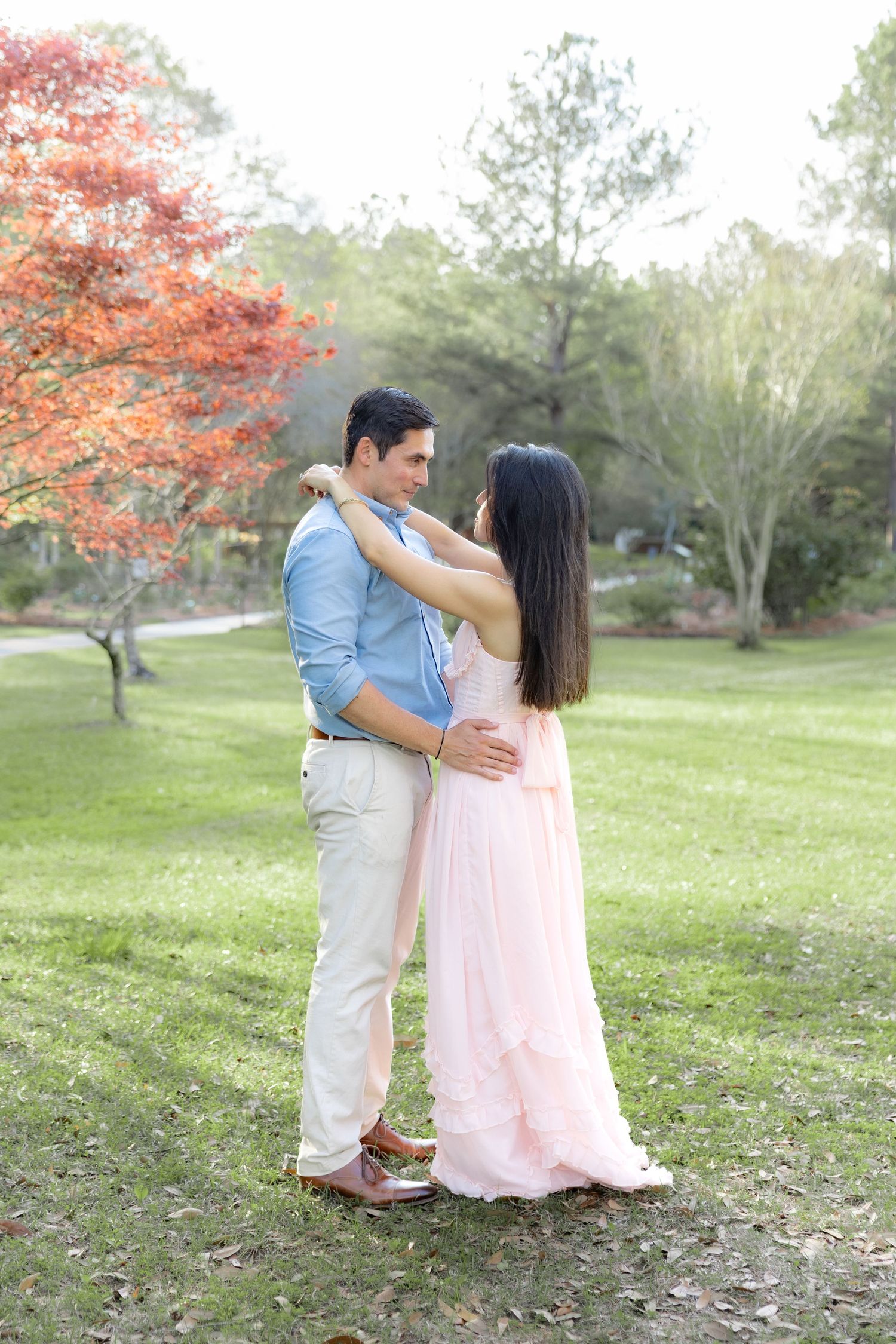 Romantic Spring Couple Photos at Dothan Area Botanical Gardens in Alabama