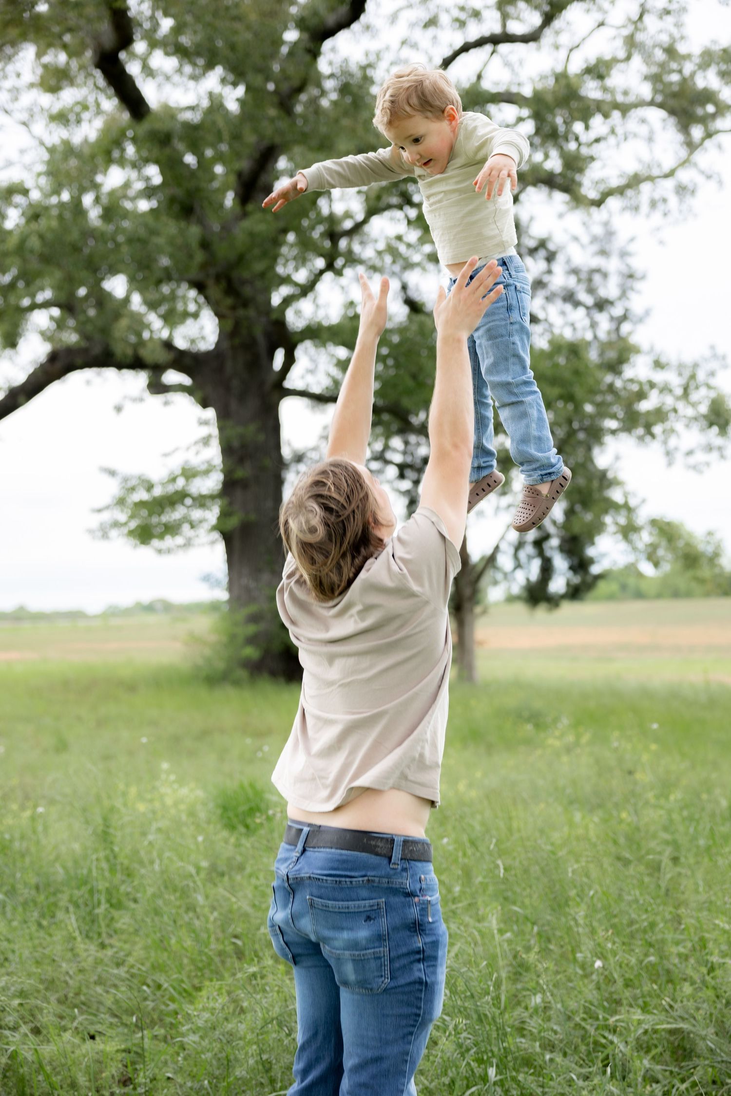 Candid family photos in a grass field | Dothan, Alabama Lifestyle Portrait Photographer
