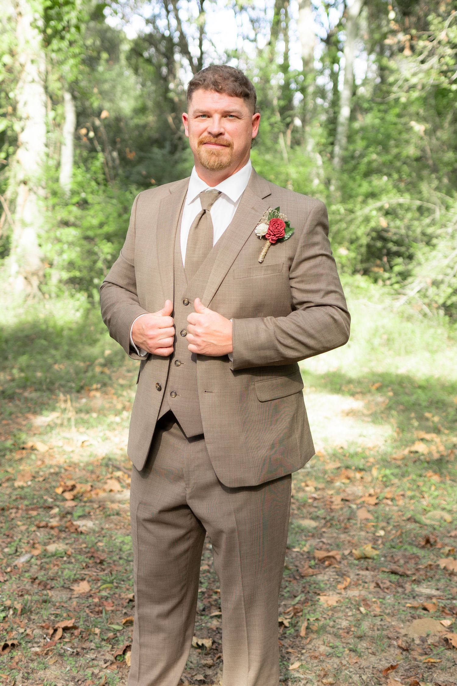 Groom getting ready for his wedding at Hilltop Acres Wicksburg, Alabama