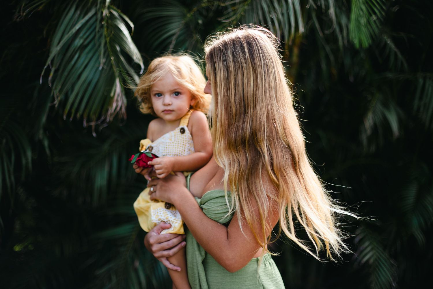 mommy daughter photography in Hawaii at Keiki and Plow
