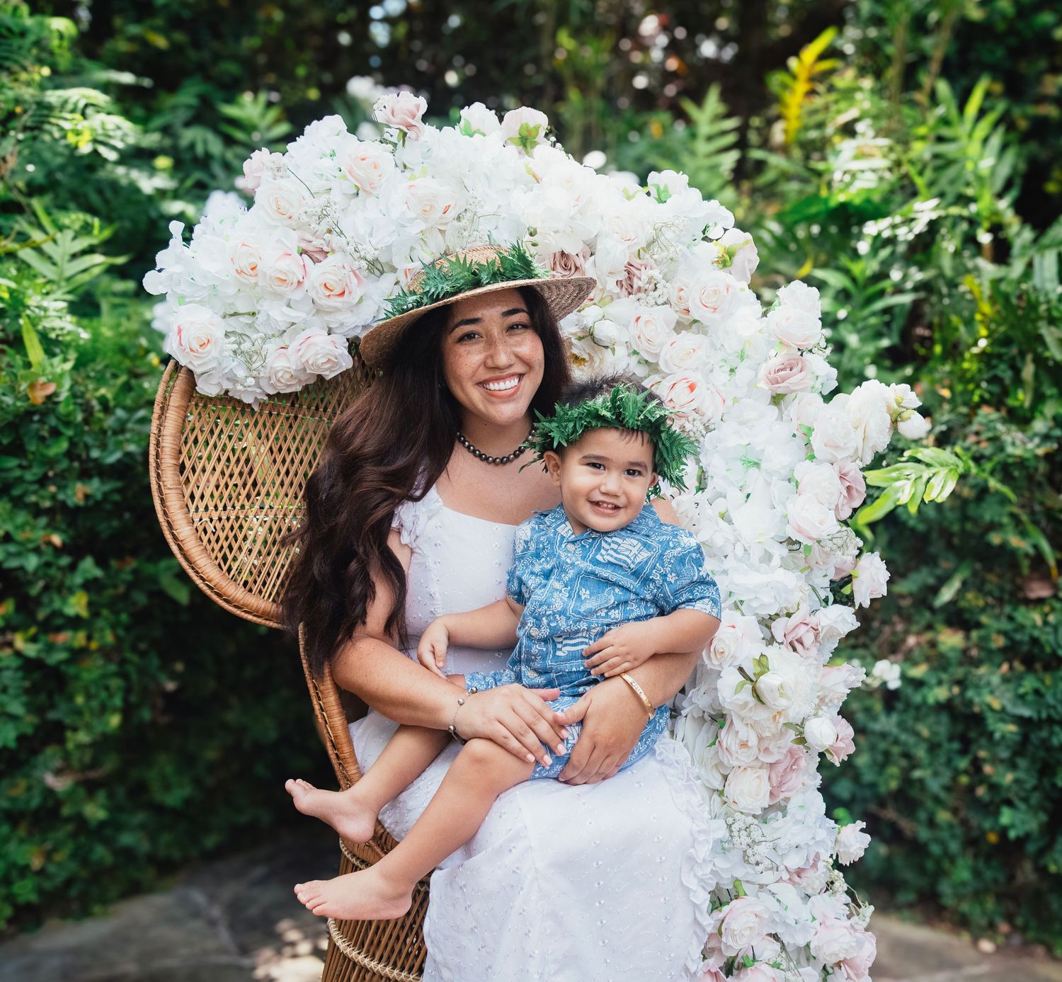 Mom and son photography session in Hawaii