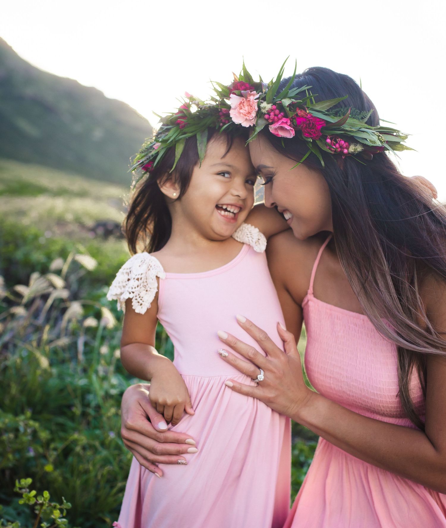 Motherhood photography in Oahu Hawaii garden