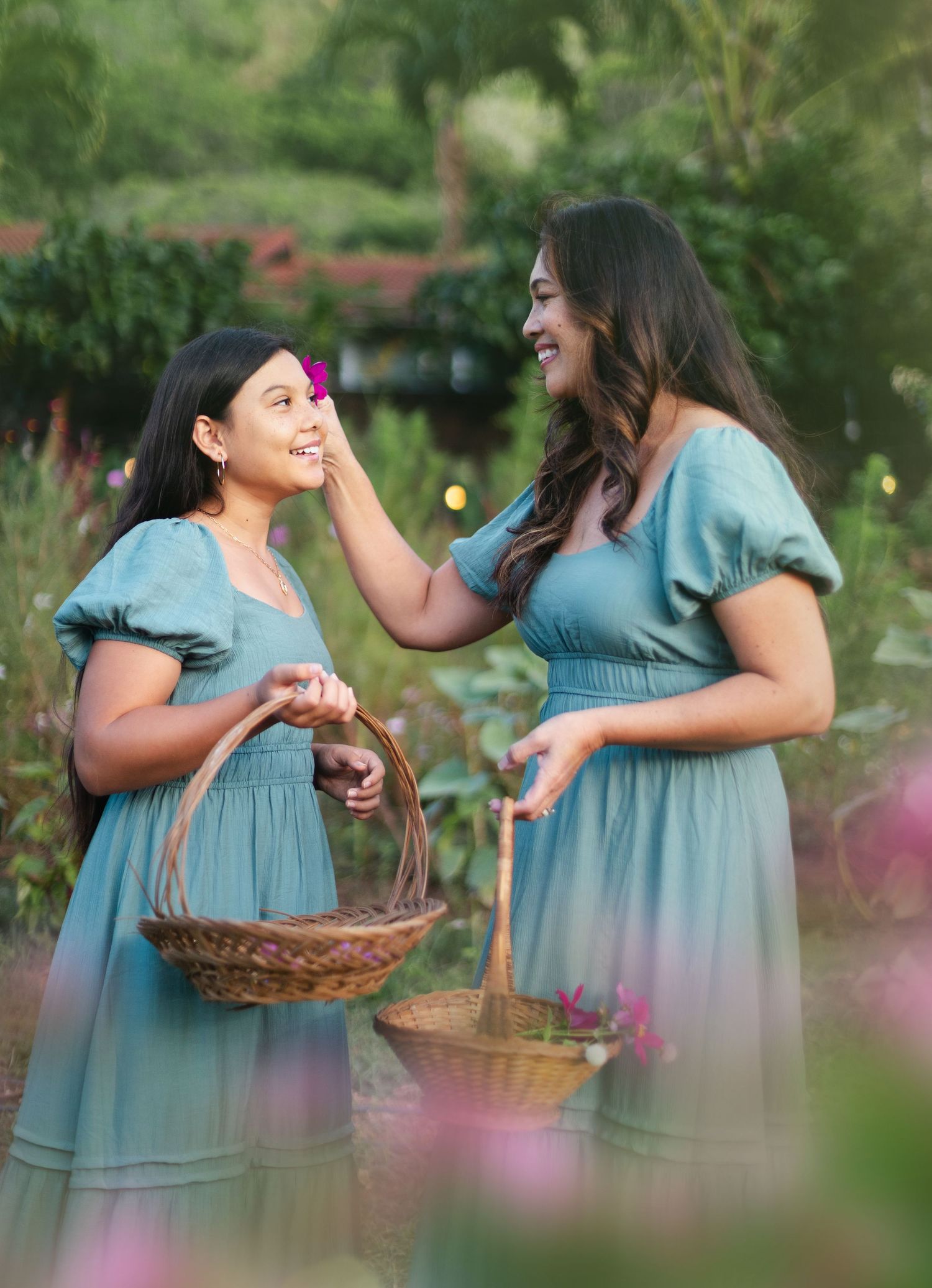 Mother Daughter photography at Keiki and Plow in Hawaii