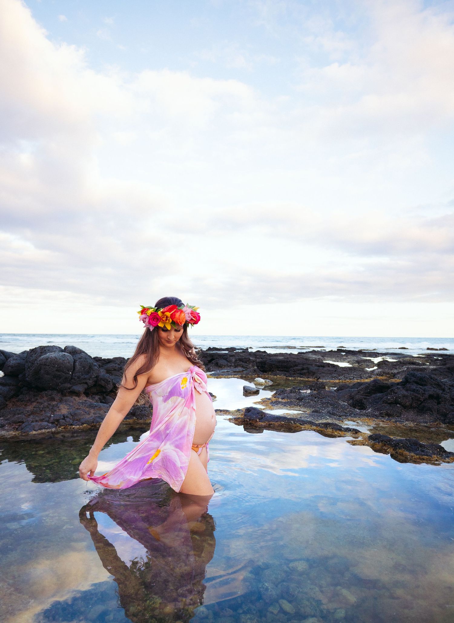 Maternity photography in the ocean in Hawaii