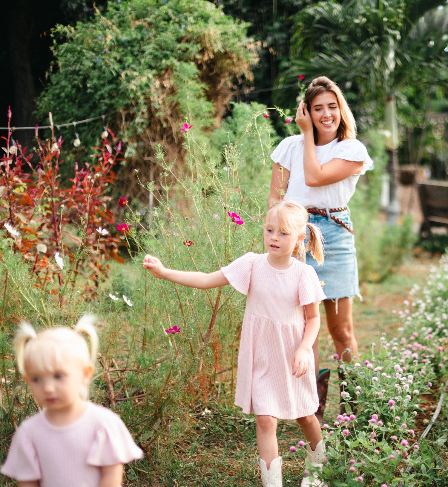Family photography session in Hawaii garden
