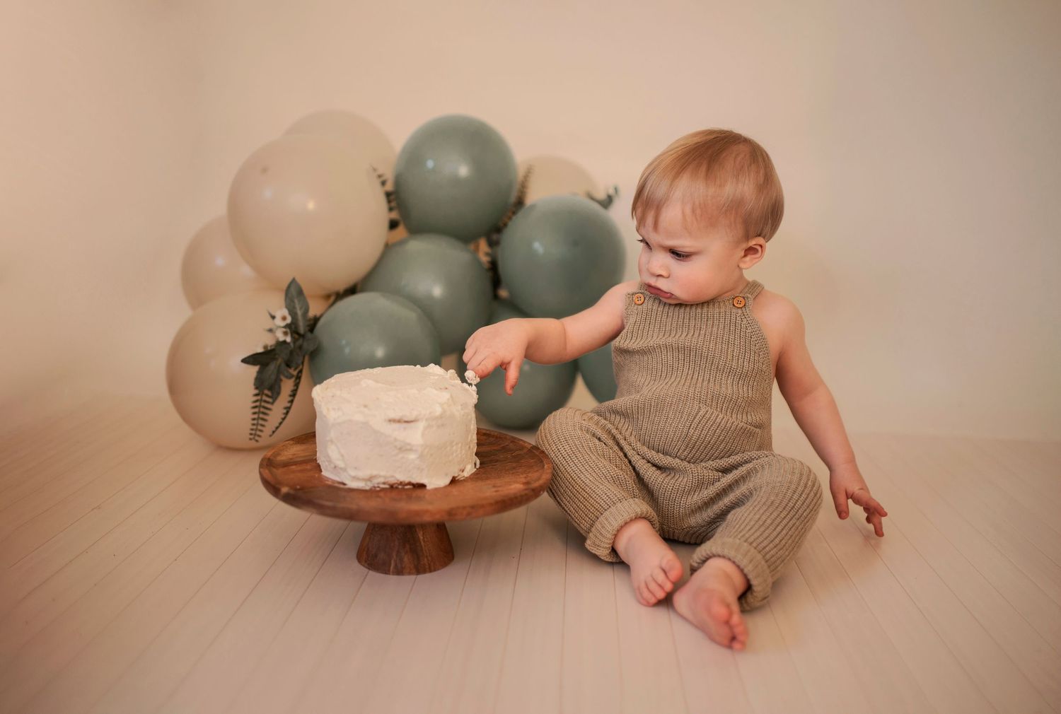 Smash the cake fotografering i Hässleholm. Bilderna är tagna hos Lovestories By Sara i Skåne.