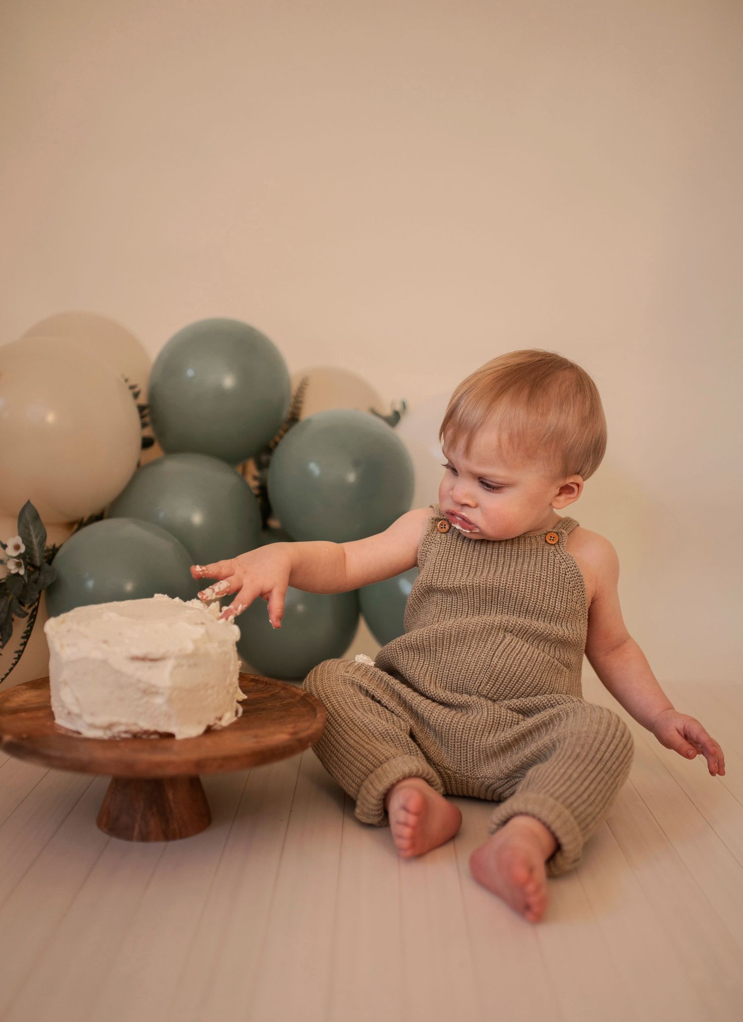 Smash the cake fotografering i Hässleholm. Bilderna är tagna hos Lovestories By Sara i Skåne.