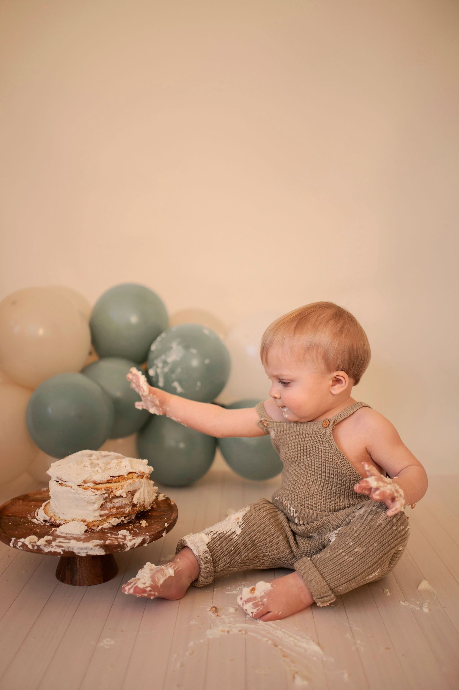 Smash the cake fotografering i Hässleholm. Bilderna är tagna hos Lovestories By Sara i Skåne.