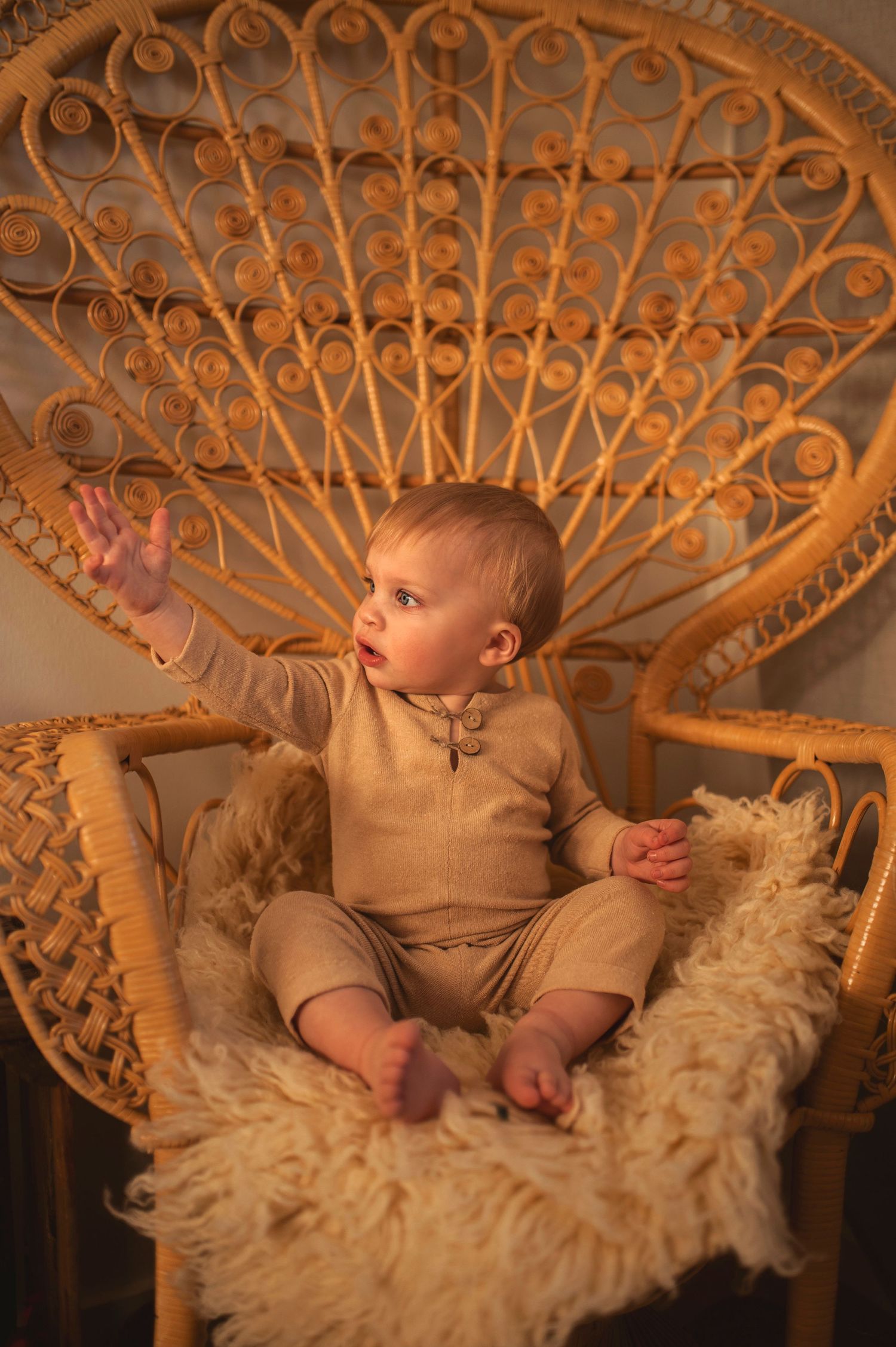 1 års bilder tagna i bohemisk studio. Bilderna är tagna hos Lovestories By Sara i Skåne.
