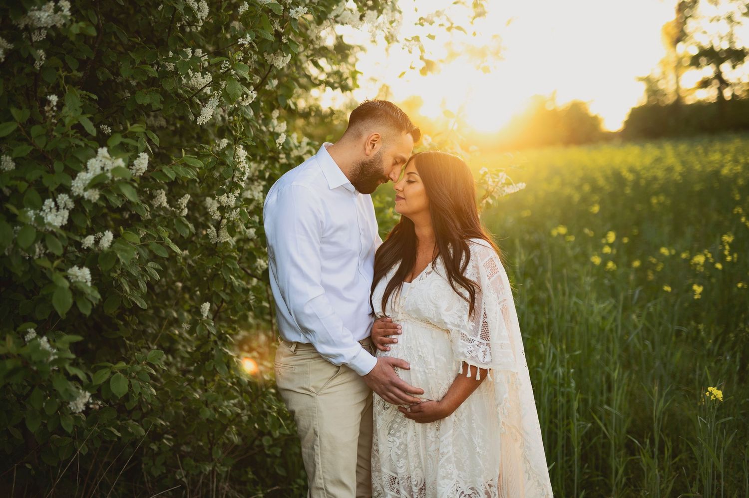 Gravidfotografering vid ett rapsfält i Hässleholm Skåne