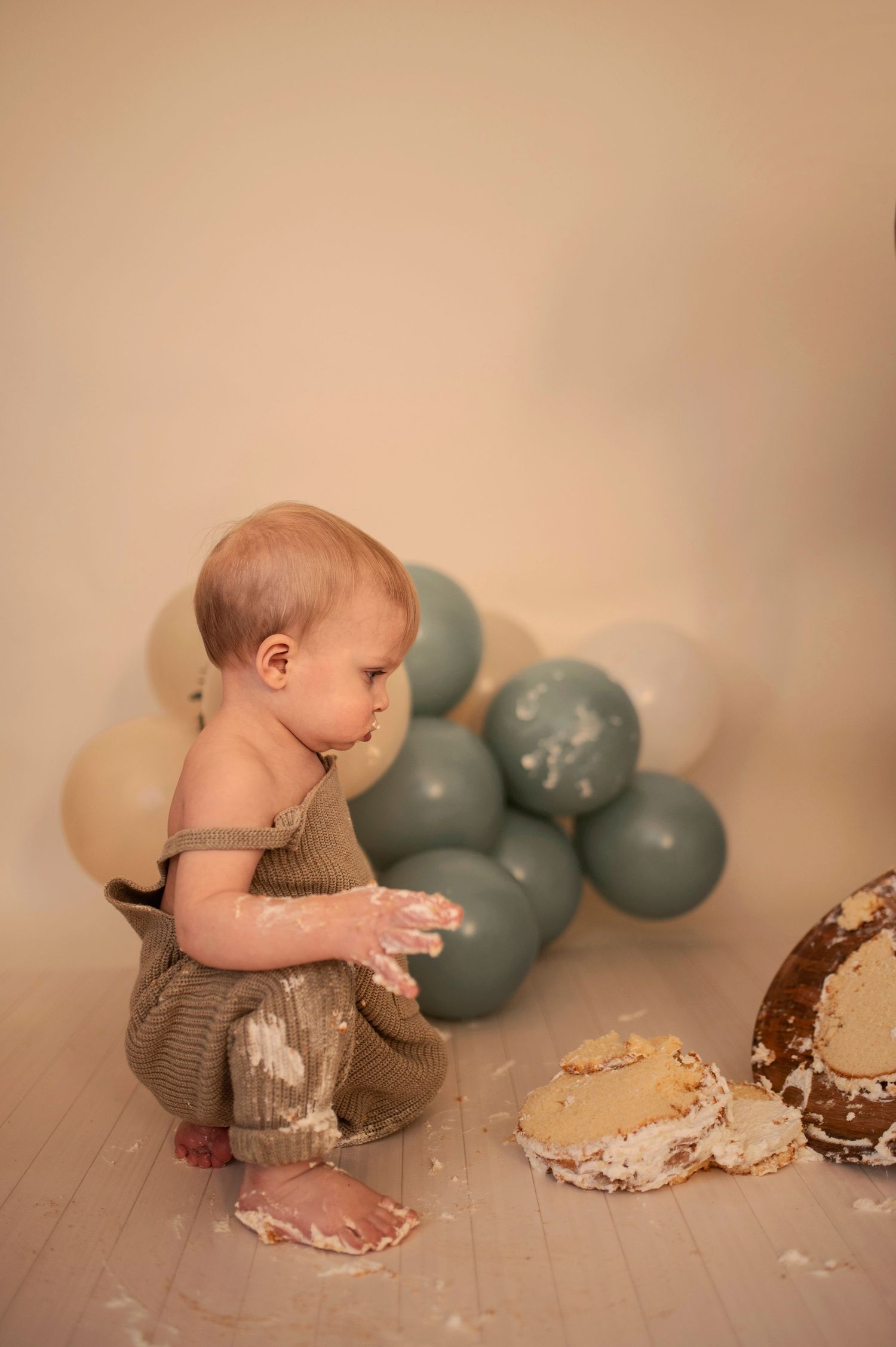 Smash the cake fotografering i Hässleholm. Bilderna är tagna hos Lovestories By Sara i Skåne.