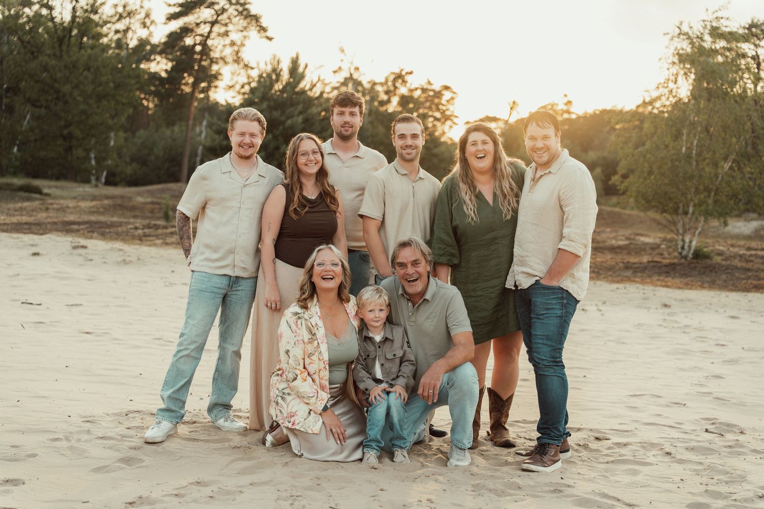 familiefoto tijdens golden hour in Zeist