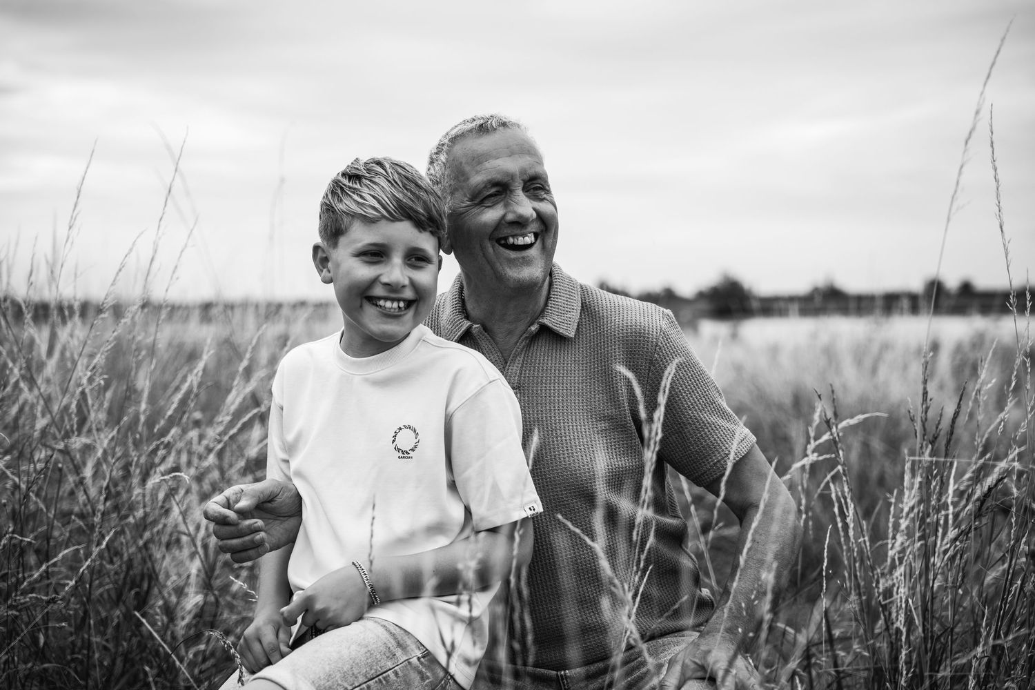 Kleinzoon met opa aan de lek in Culemborg