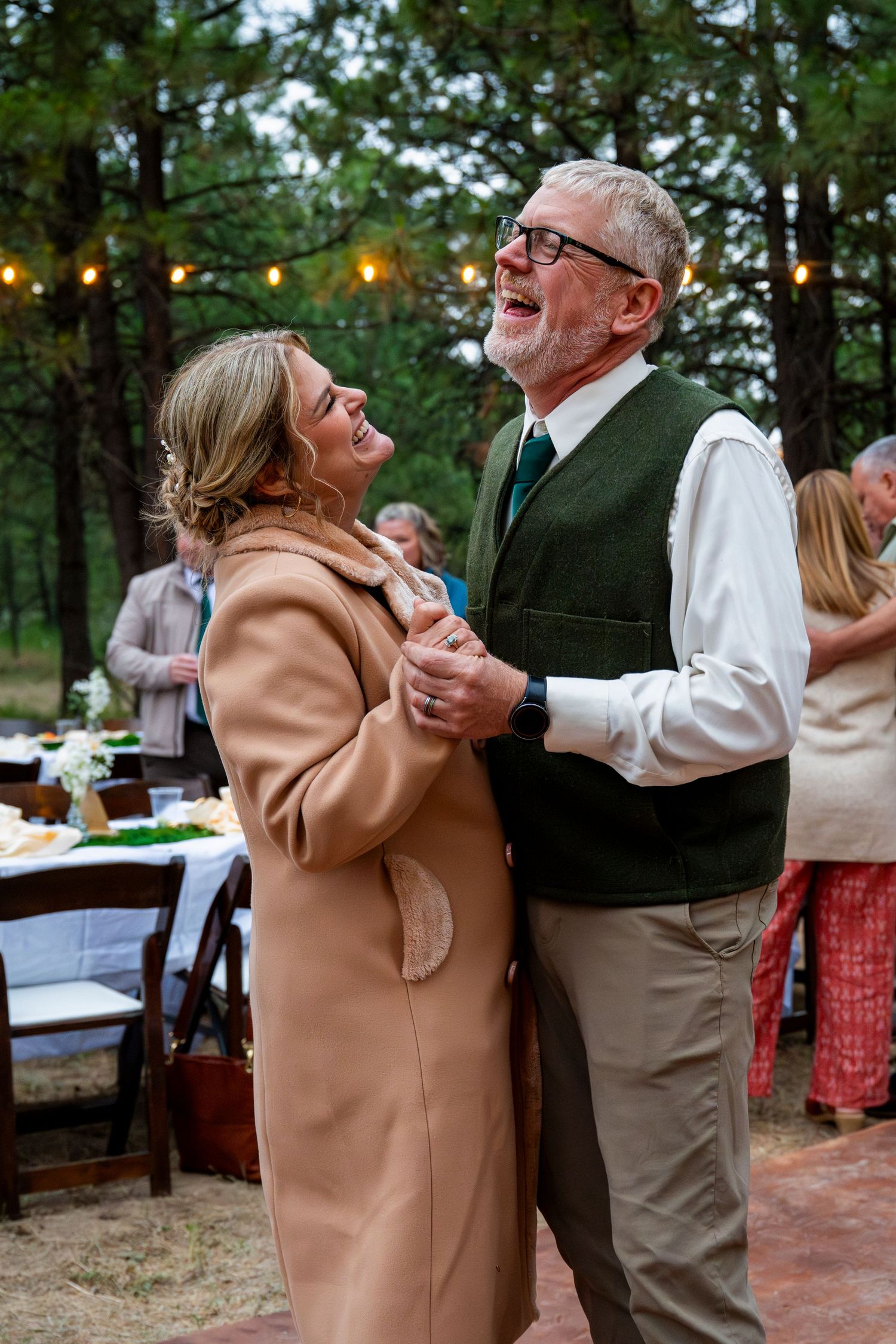 Parents of the bride dance at an oregon wedding ceremony