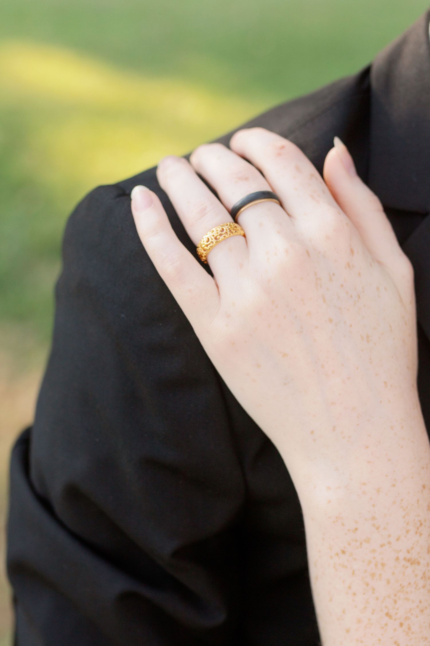 brides weddings rings close up