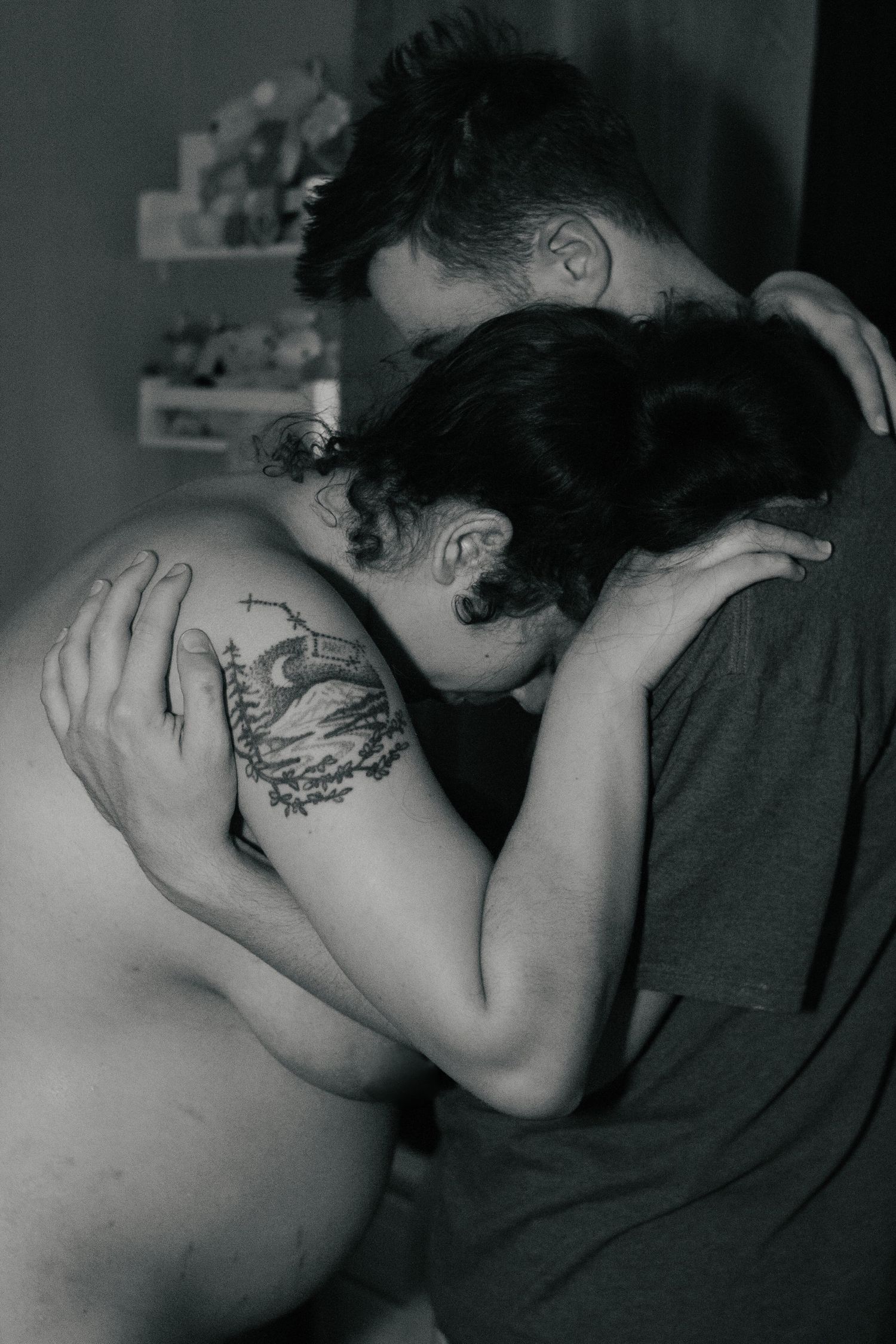 Fort Hood Birth Photographer captures husband supporting wife through a tough contraction at home.