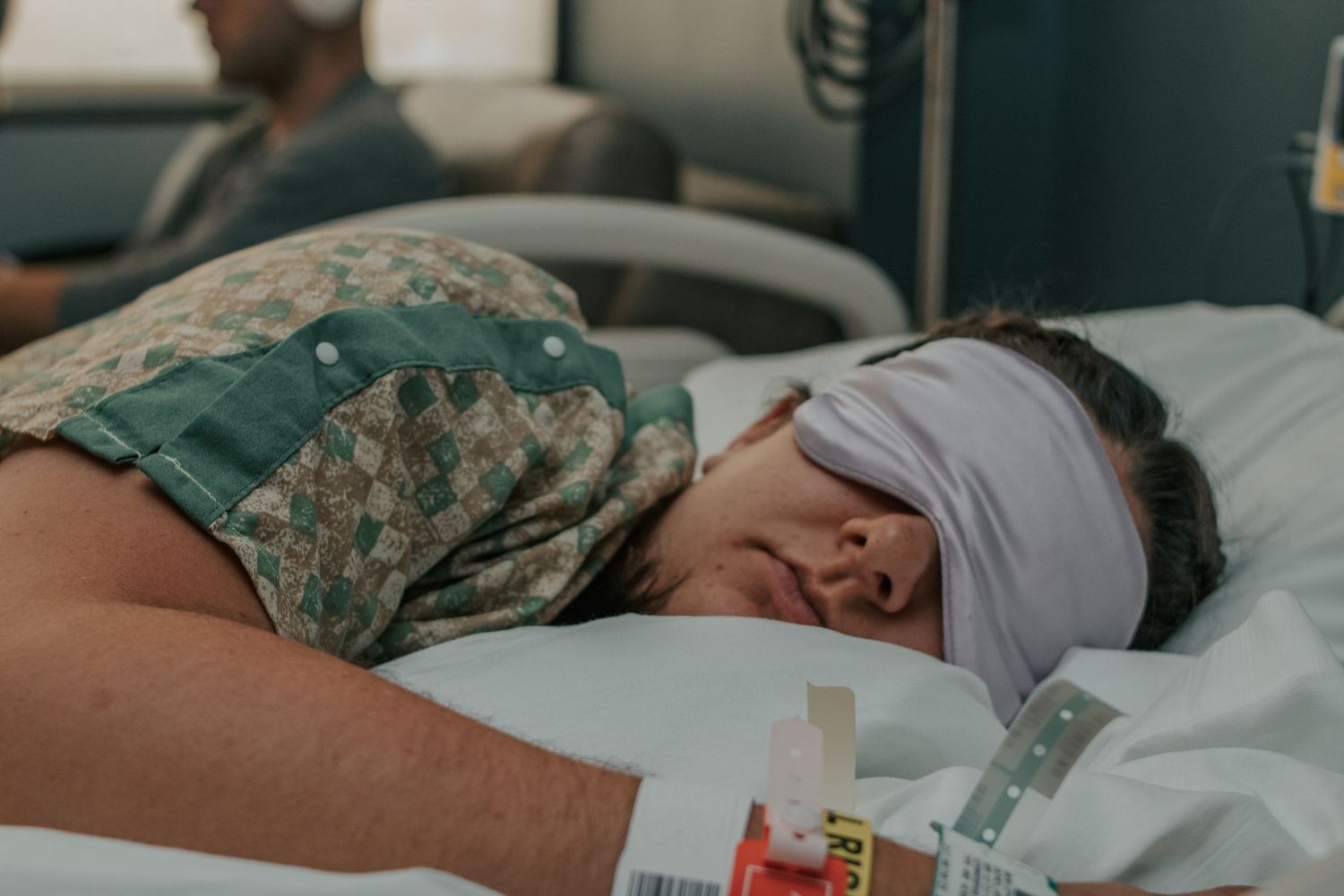 Georgetown Birth Photographer captures mother sleeping between contractions, saving up energy for stronger labor.