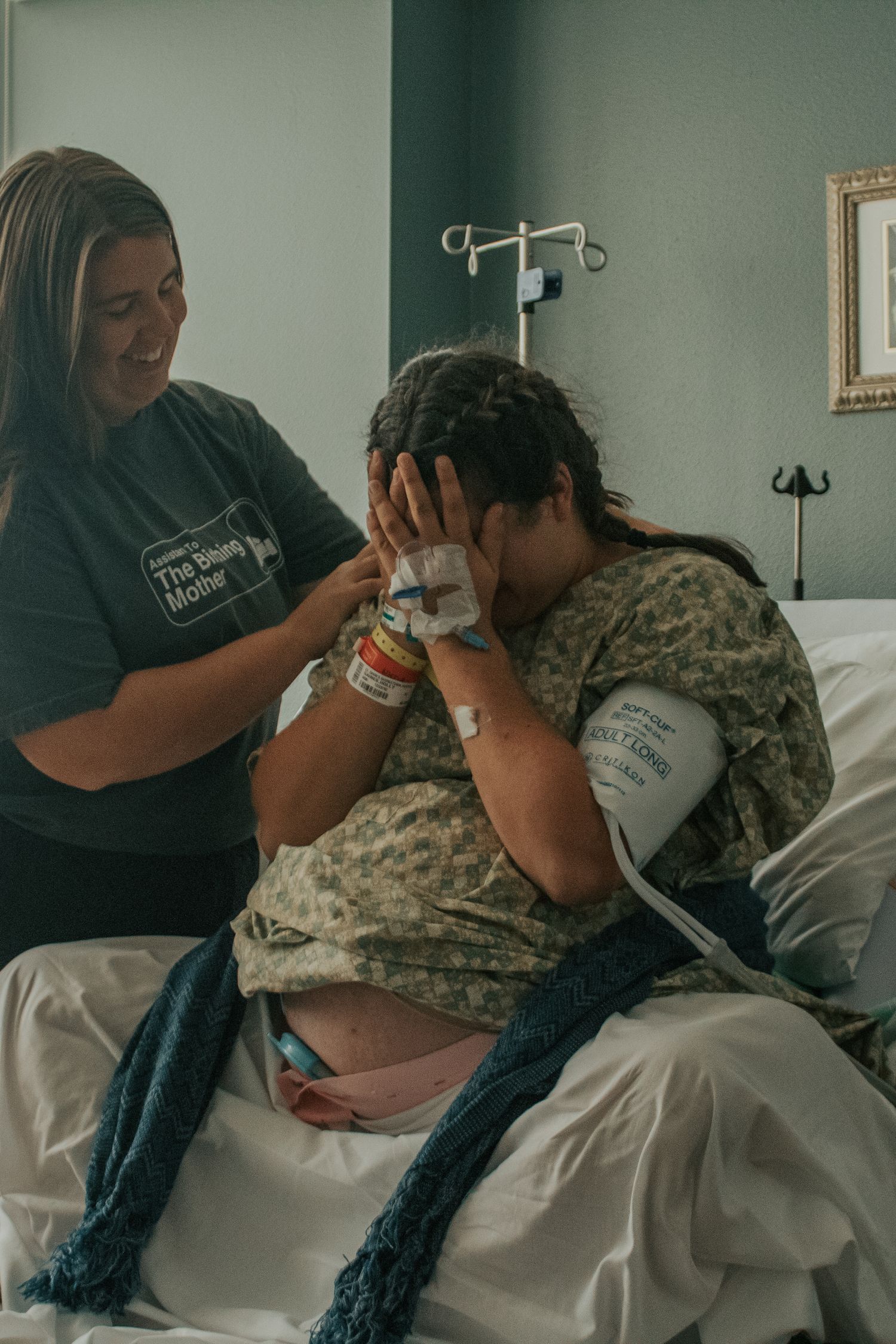 Georgetown doula comforts mother during transition.