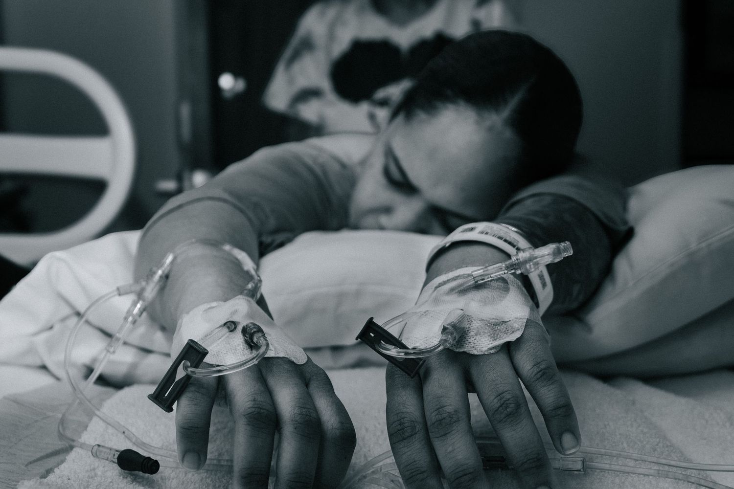 Killeen Birth Photographer captures mother leaning on bed during labor.