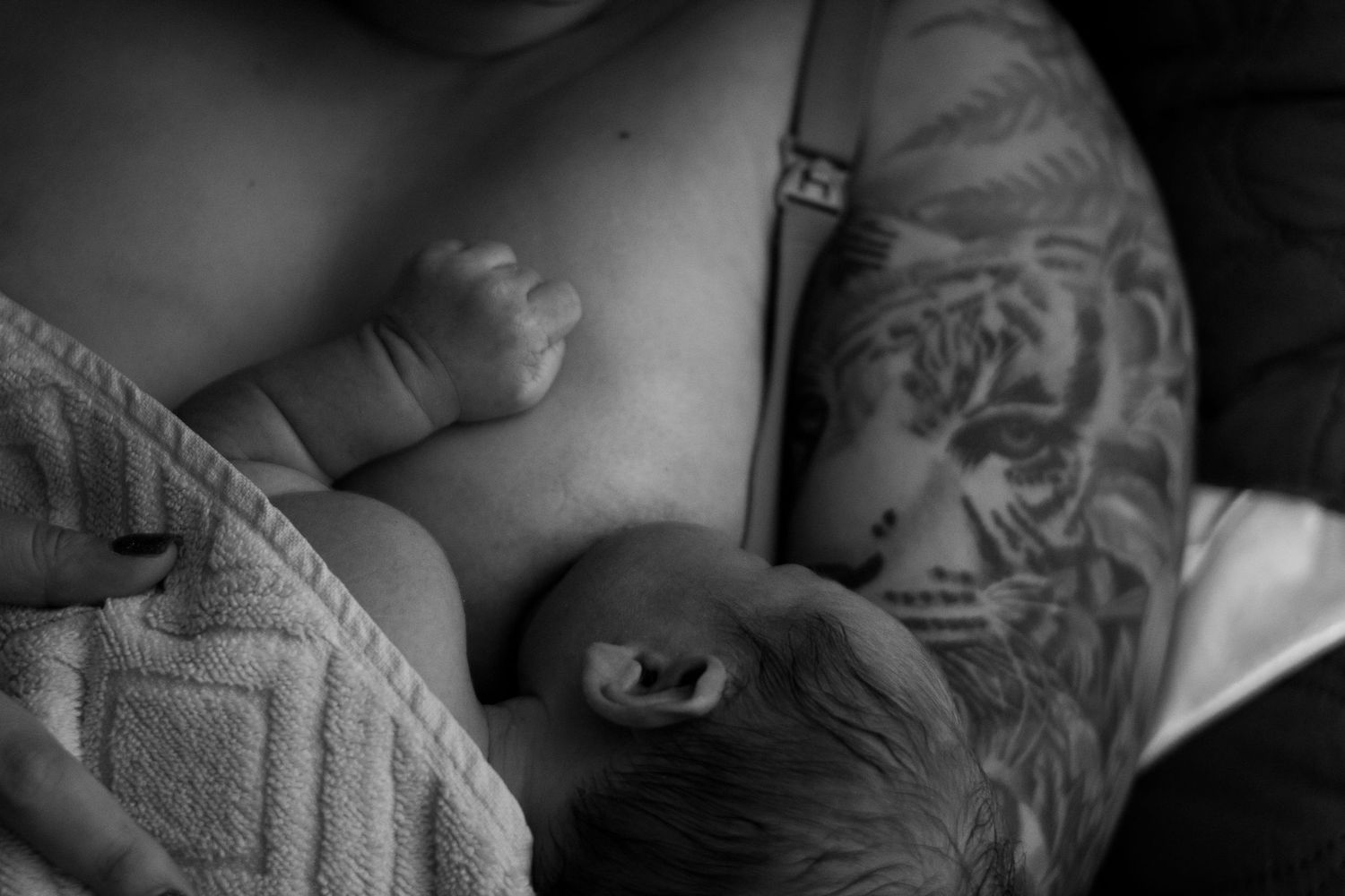 Copperas Cove home Birth Photographer captures mother breastfeeding newborn baby for the first time.