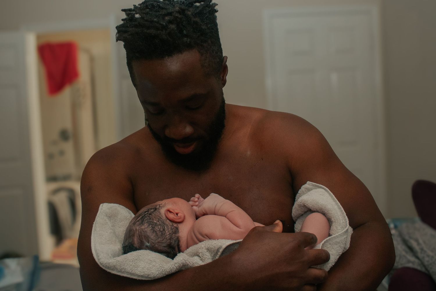 Copperas Cove home birth photographer capturing father doing skin to skin.