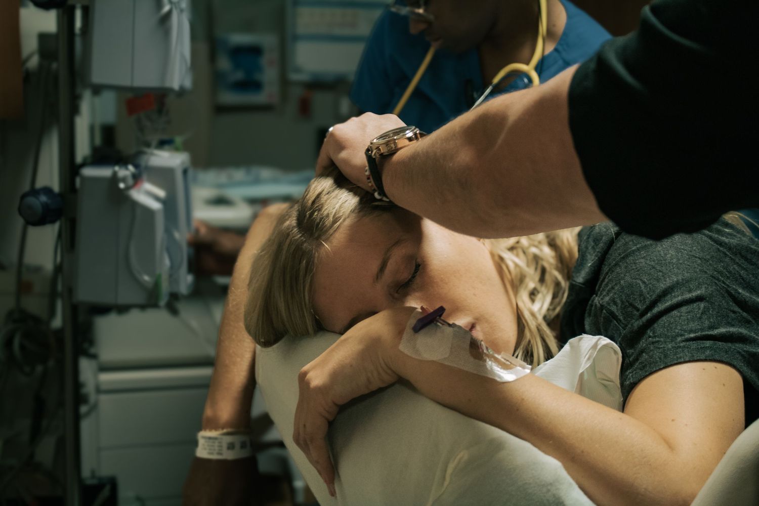 Copperas Cove Birth Photographer captures husband supporting wife in labor