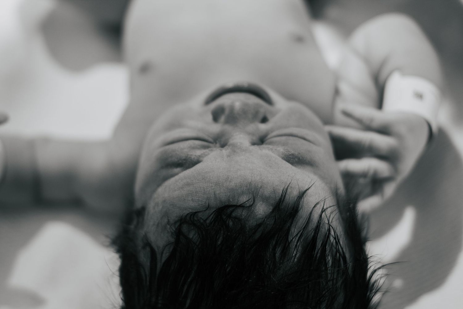 fort hood doula captures baby in warmer