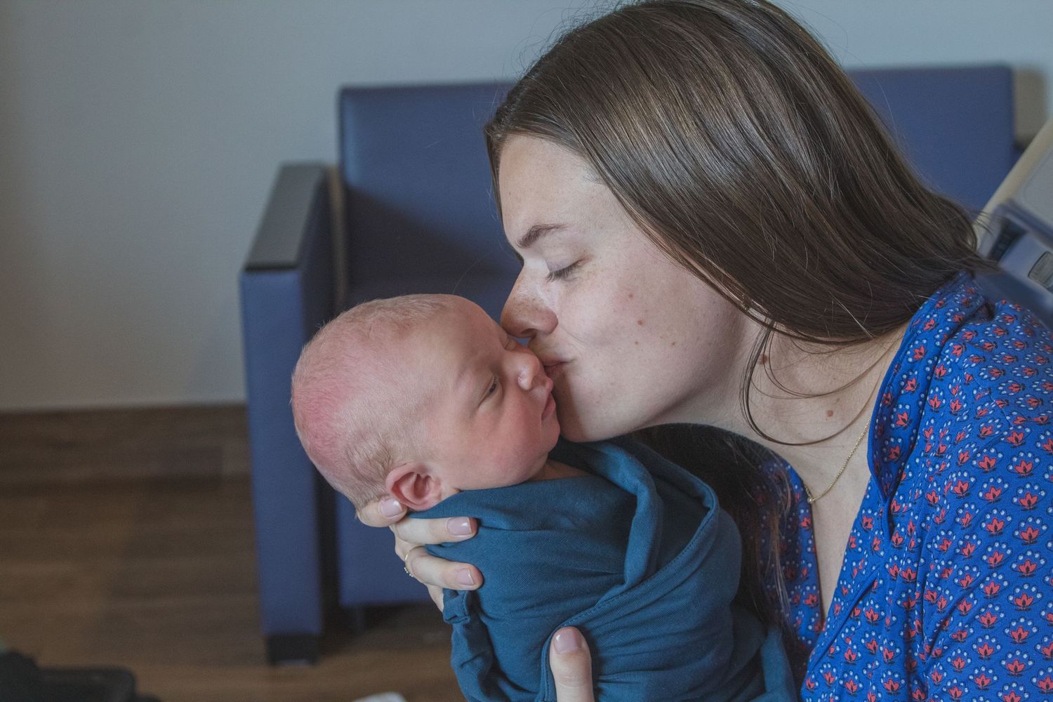 Copperas Cove home birth photographer capturing mother holding newborn baby moments after birth.
