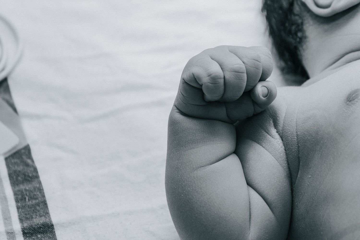 Killeen Birth Photographer captures newborn baby hand in baby warmer.