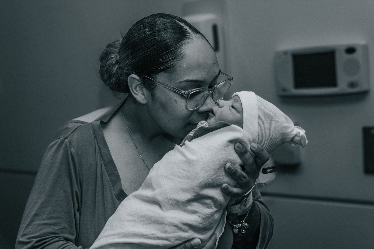 Killeen Birth Photographer captures mother smelling sweet baby after his birth.