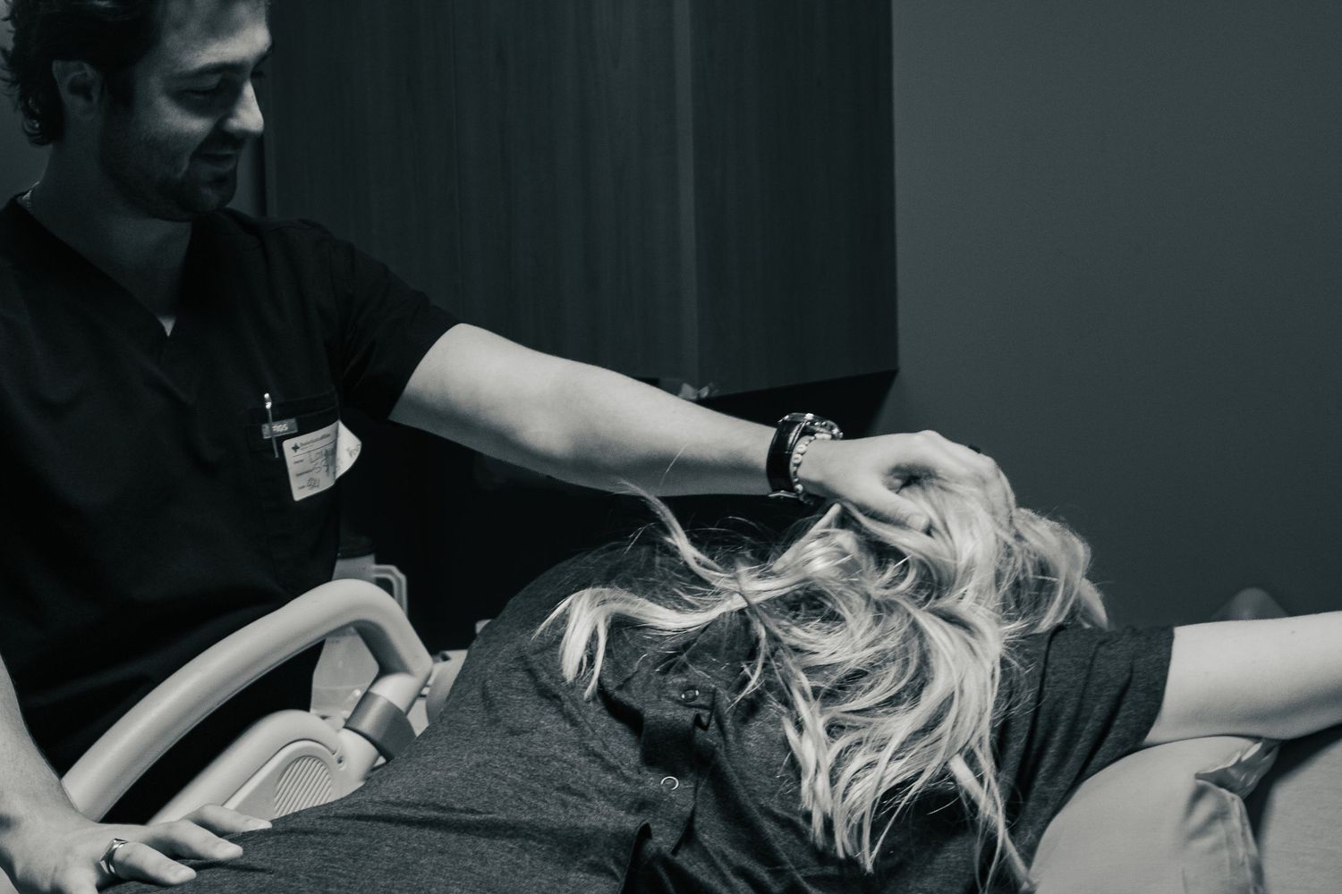 Copperas Cove Birth Photographer captures husband supporting wife in labor