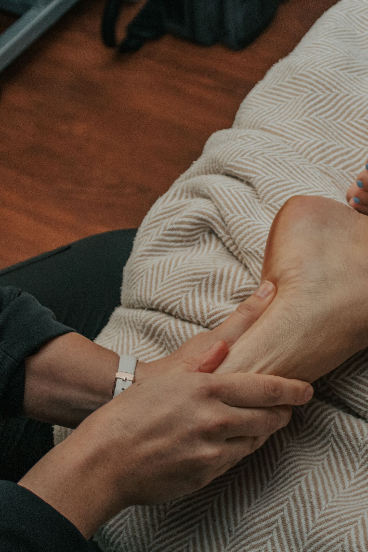 Georgetown doula gives mother foot massage to pamper her during labor.