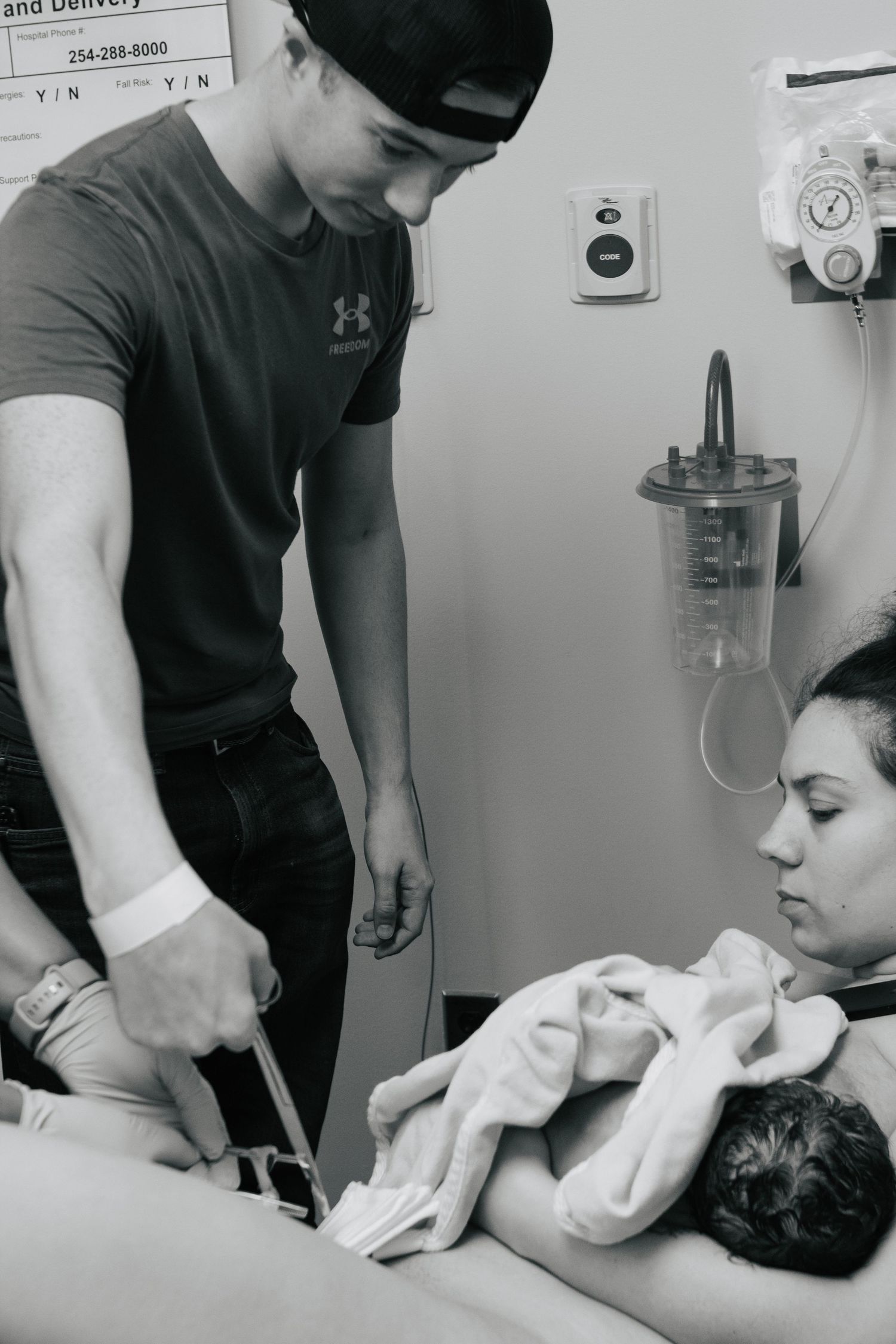 Fort Hood Birth Photographer captures father cutting baby girl's cord after missing her birth by 5 minutes.