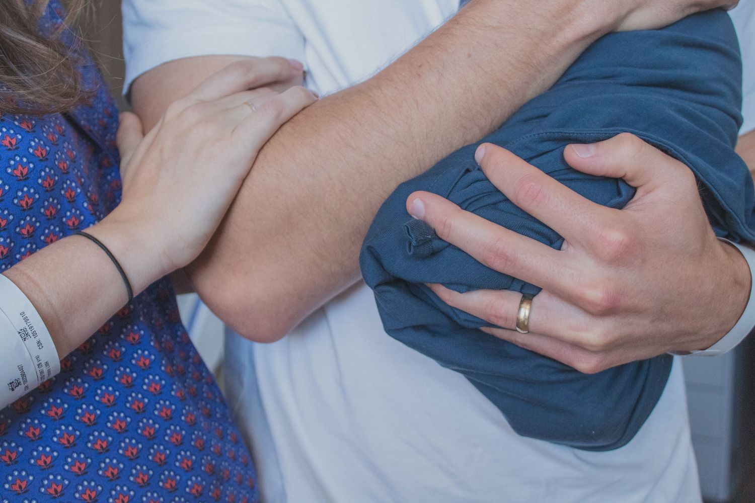 Copperas Cove Fresh 48 Photographer capturing newborn baby with mom and dad.