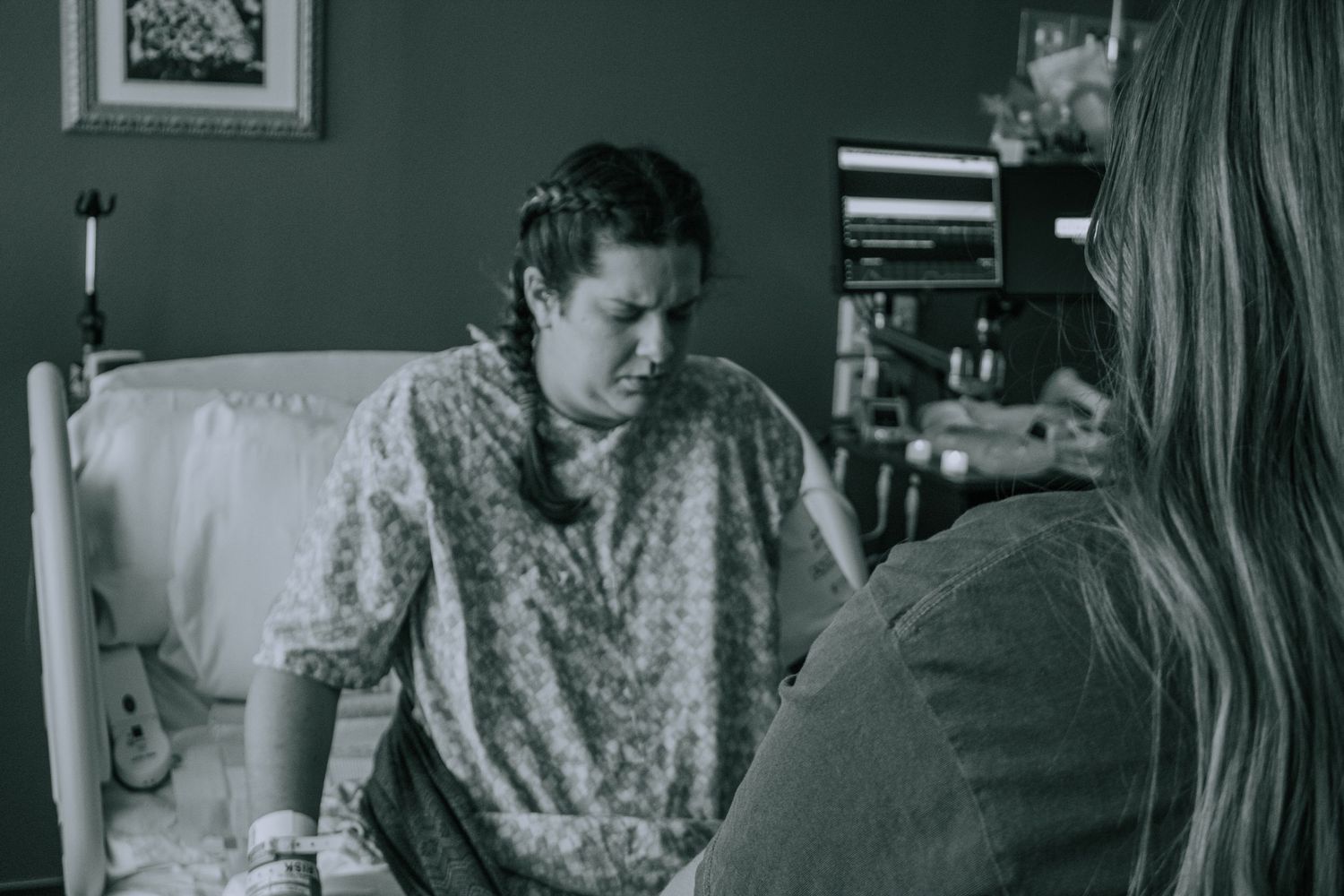 Georgetown Doula uses rebozo to ease intensity of contractions for laboring mother