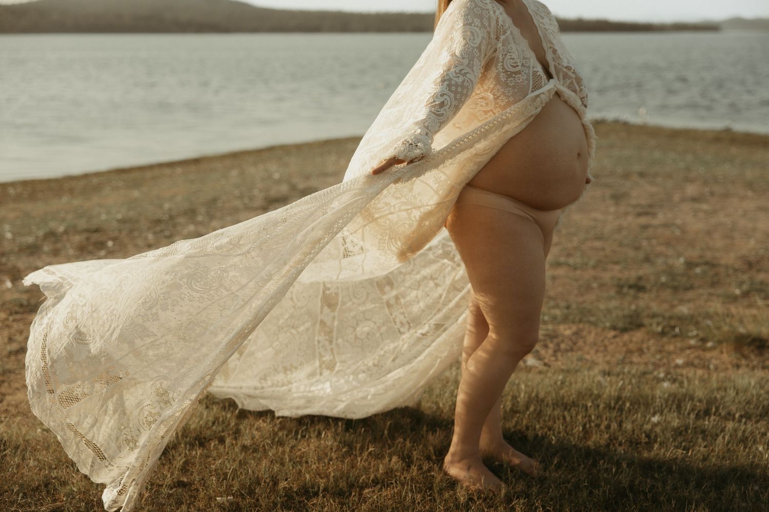 Pregnant woman walking with fabric
Pregnant woman walking with flowing fabric during a natural maternity session by the lake in Ipswich.