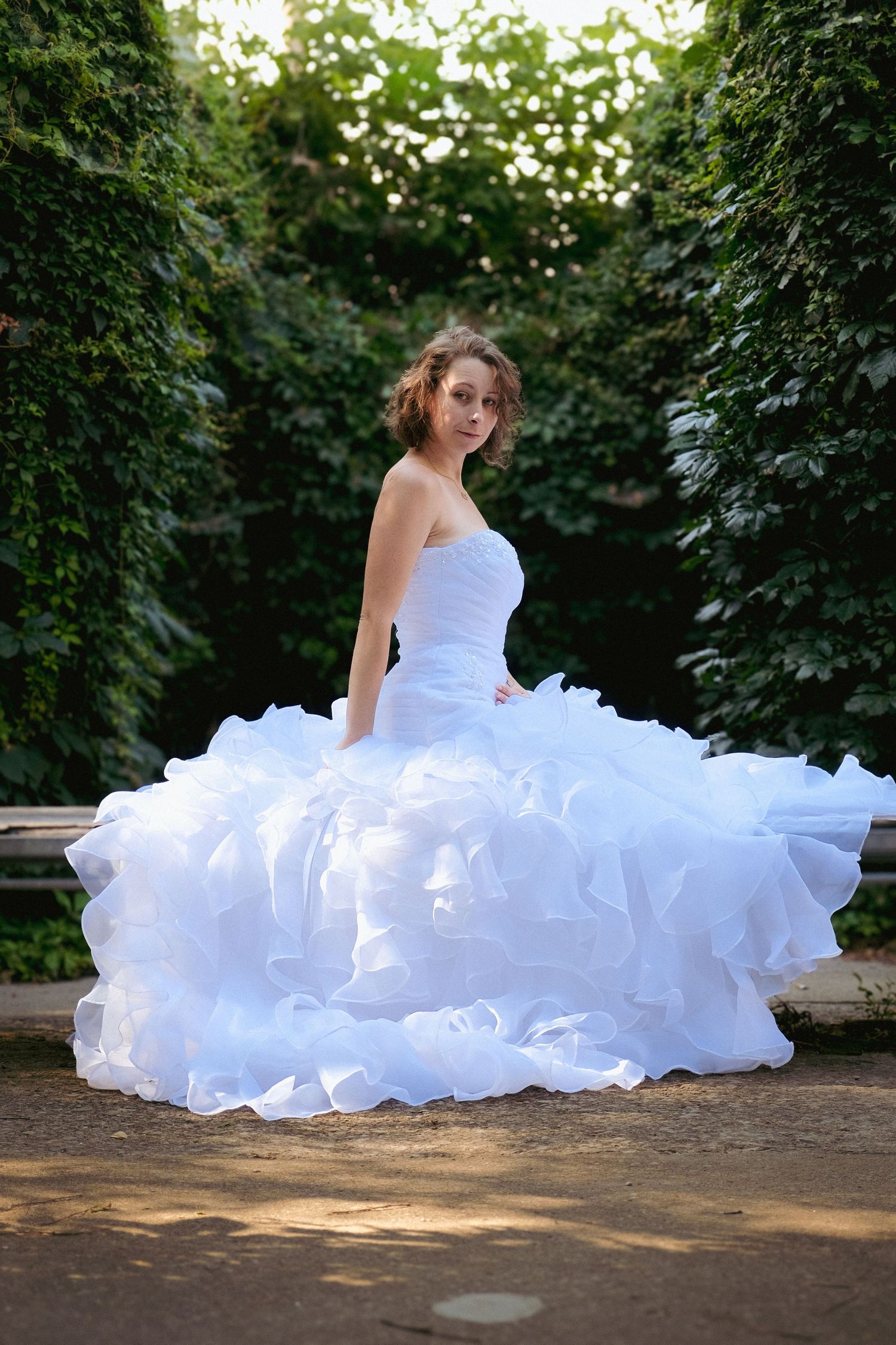 Une femme en robe de mariée – Univers Photo