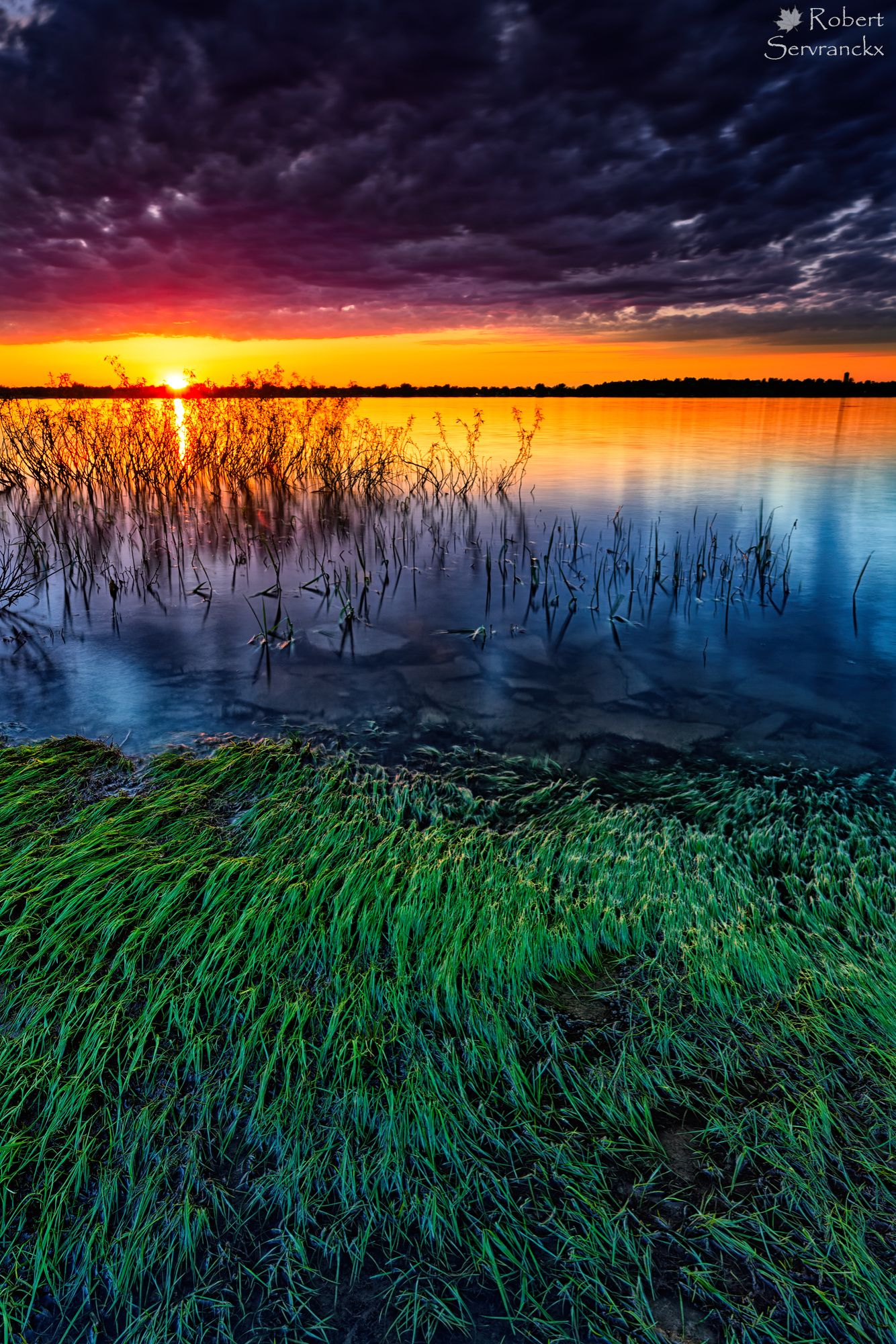 Spring Sunset over Lake of Two Mountains. Quebec -Coucher de soleil printanier sur le Lac des Deux-Montagnes, Québec