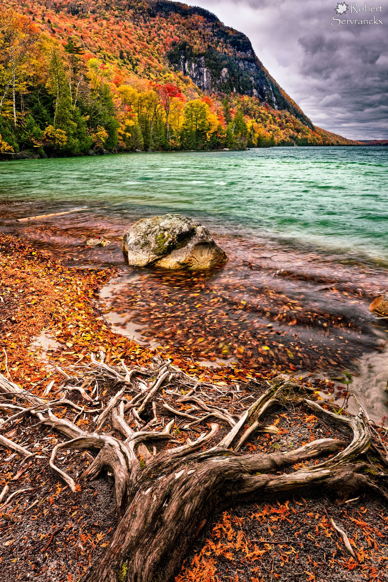 Lake Willoughby in Fall, Vermont - Le lac Willoughby en automne, Vermont