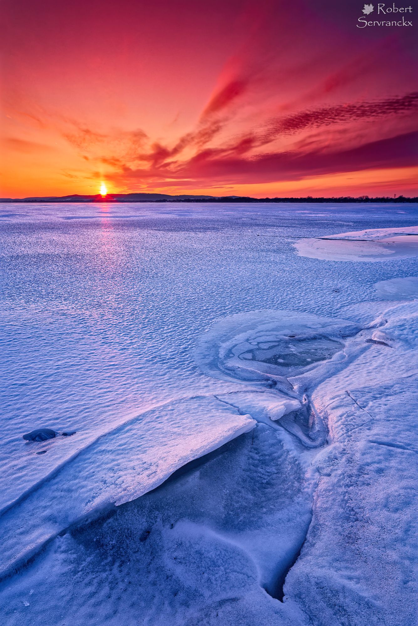 Winter Sunset over Lake of Two Mountains. Quebec - Coucher de soleil hivernal sur le Lac des Deux-Montagnes, Québec