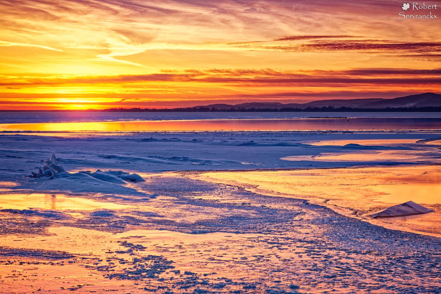 Winter Sunset over Lake of Two Mountains. Quebec - Coucher de soleil hivernal sur le Lac des Deux-Montagnes, Québec