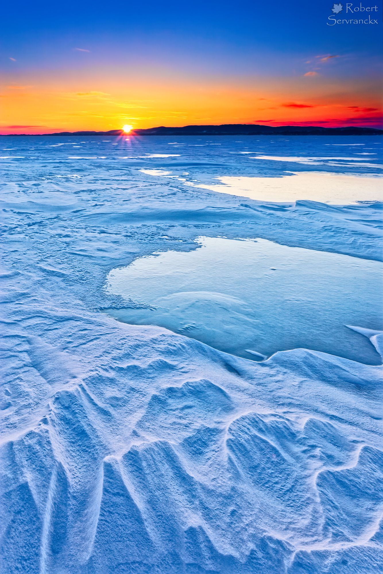 Winter Sunset over Lake of Two Mountains. Quebec - Coucher de soleil hivernal sur le Lac des Deux-Montagnes, Québec