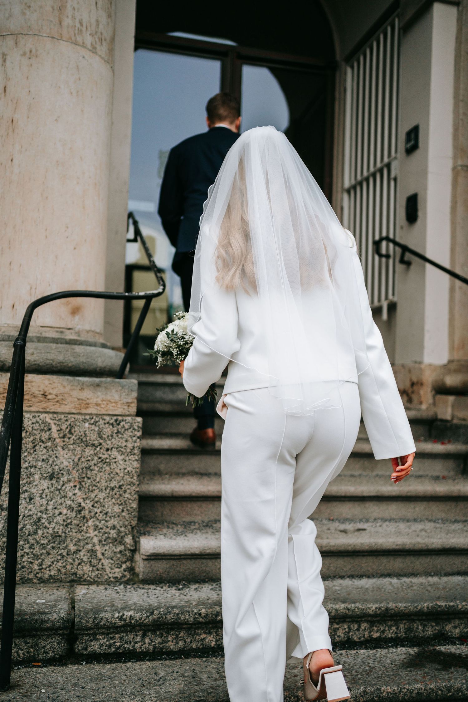 Naturliga och dokumentära bröllopsbilder vid rådhuset i Göteborg, fotograf bröllop